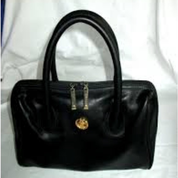 Giani Bernini Handbags - Giani Bernini Black satchel handbag. 11 in wide x9 in deep zippered